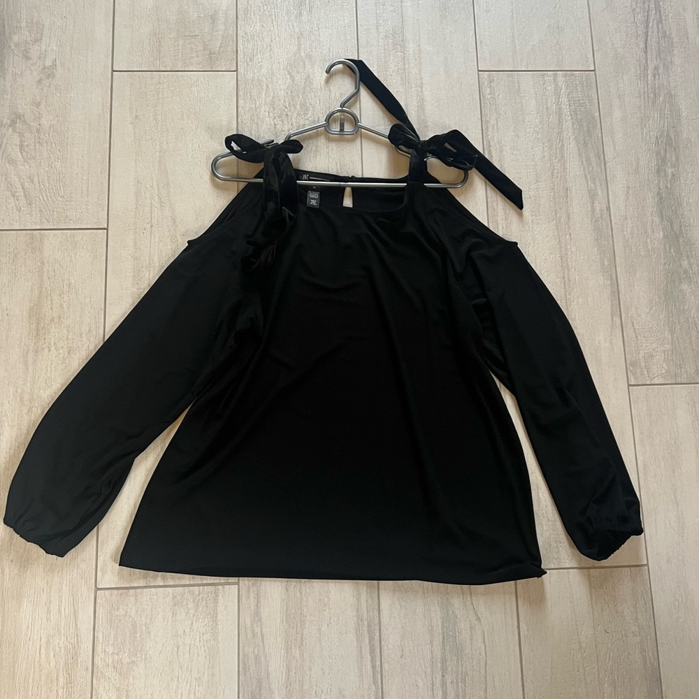Open shoulder top